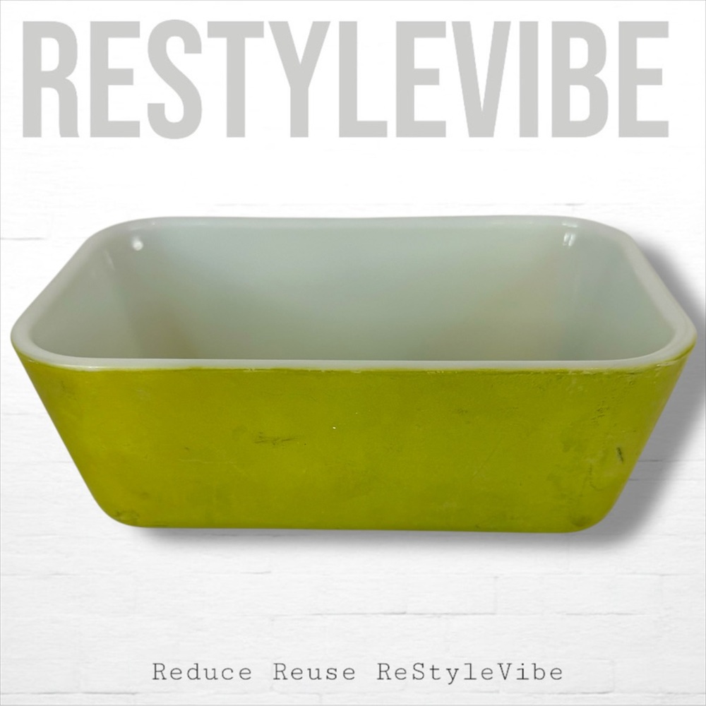 PYREX VINTAGE Small Bread Loaf Pan Dish Milk Glass Avocado Green Size 1.5PT